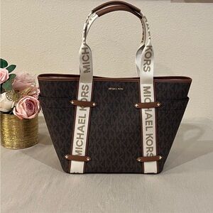 Michael Michael Kors Maeve Large Brown Monogram Logo Open Tote Brown. NWT